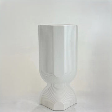 LINEAR CREST VASE