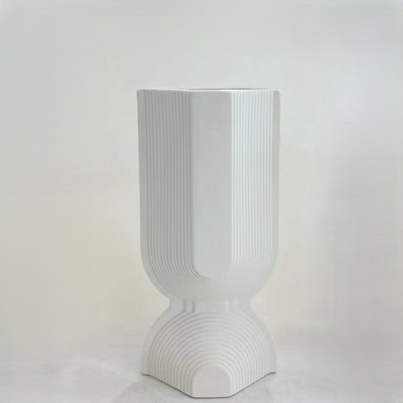 LINEAR CREST VASE