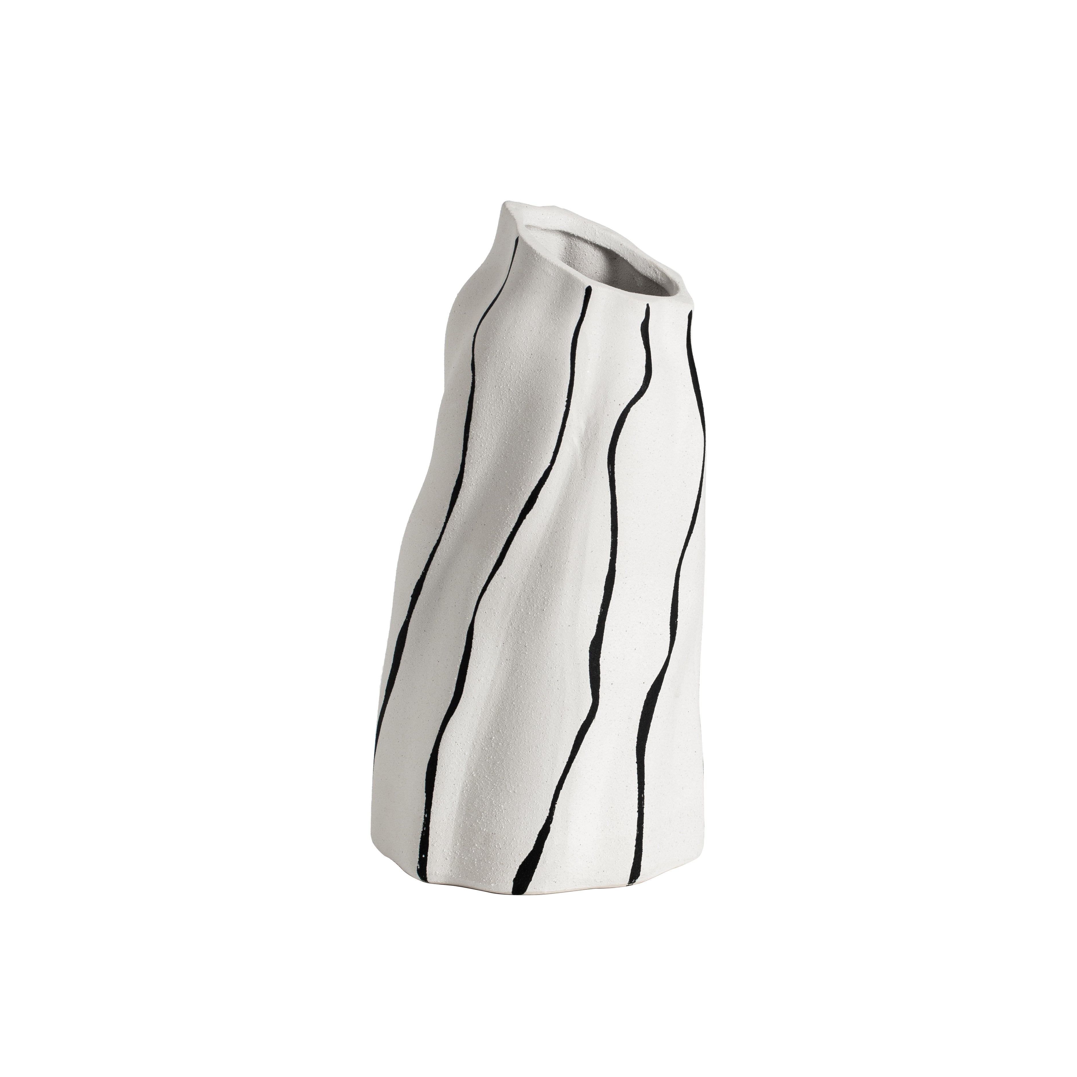 WAVY VASE