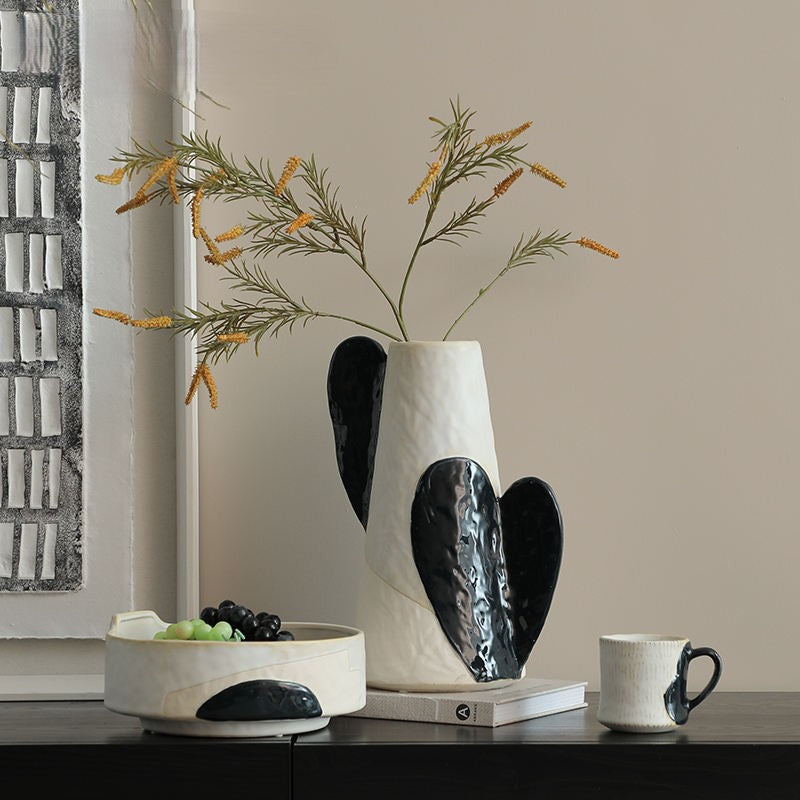 LUNAR WING VASE