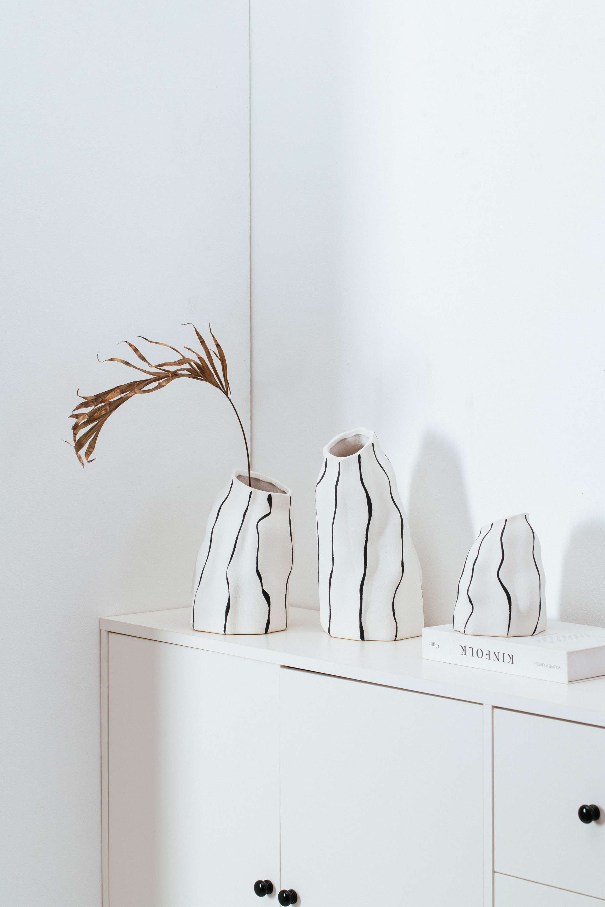 WAVY VASE