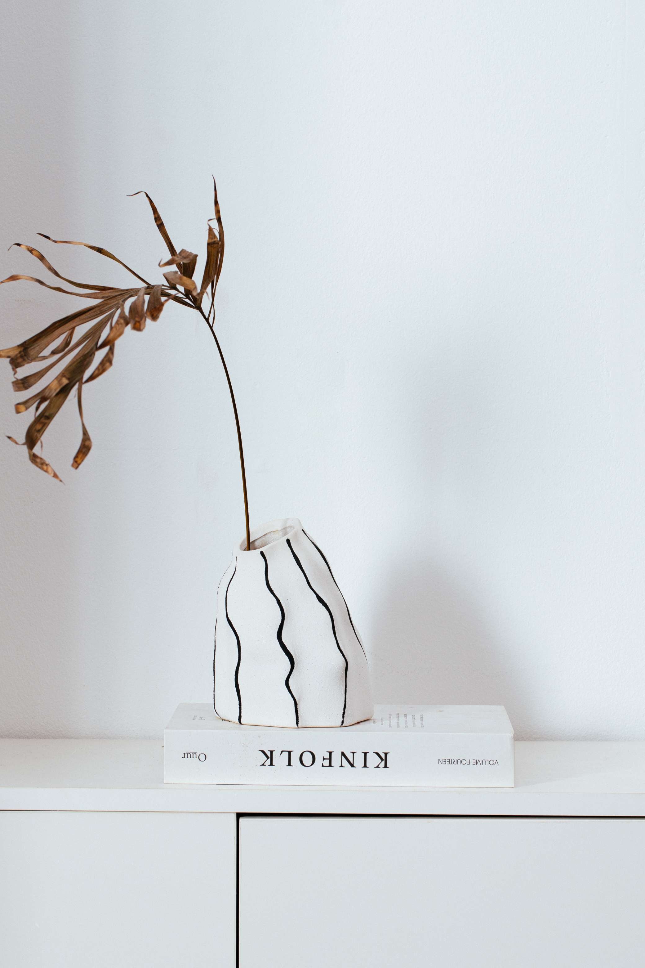 WAVY VASE